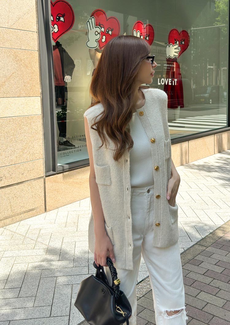 Sleeveless knit gilet LD030