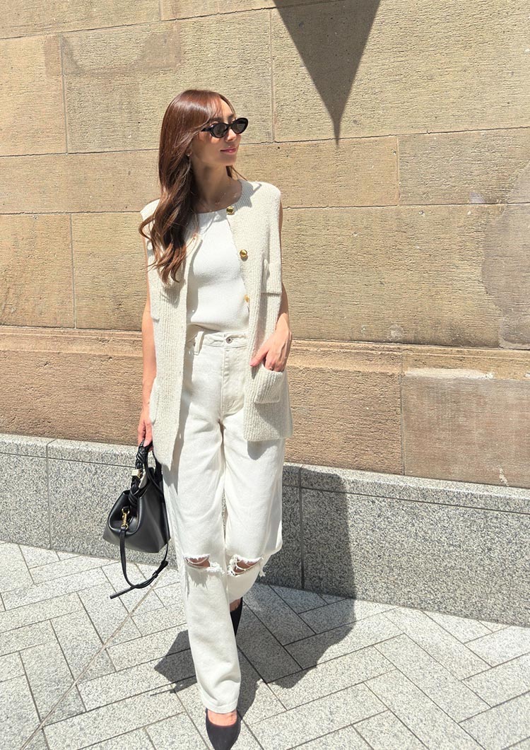Sleeveless knit gilet LD030