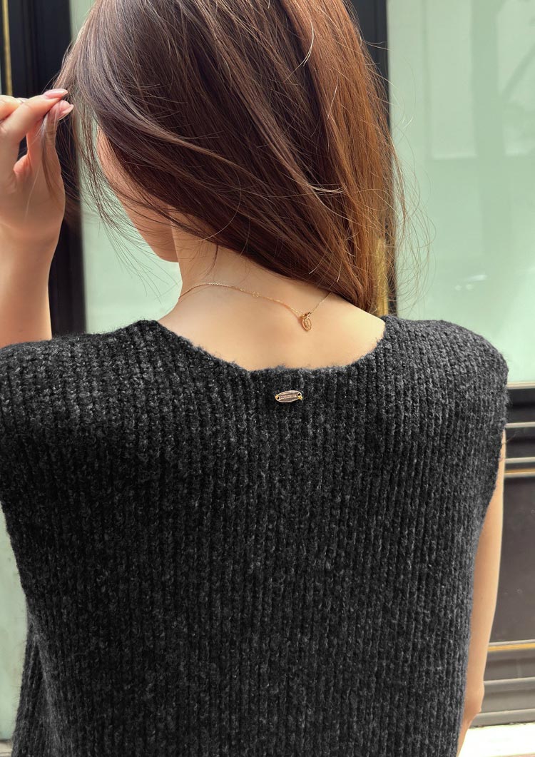 Sleeveless knit gilet LD030