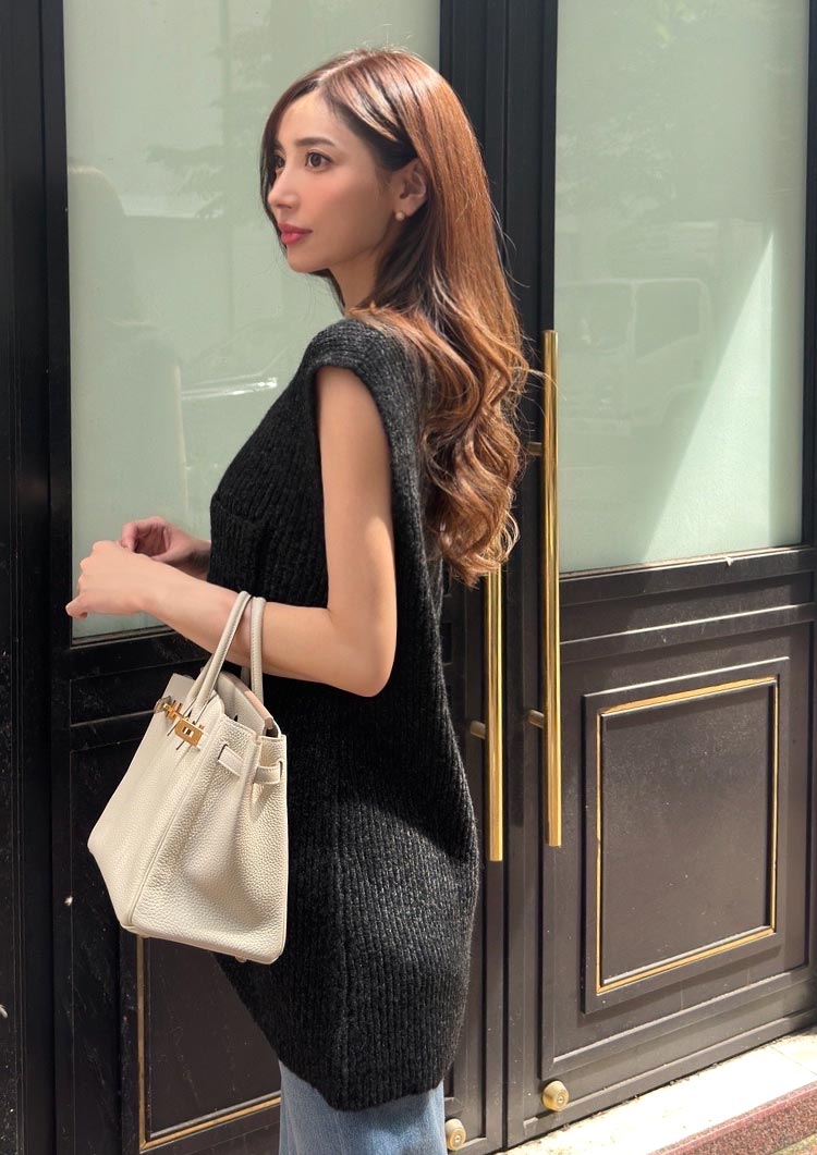 Sleeveless knit gilet LD030