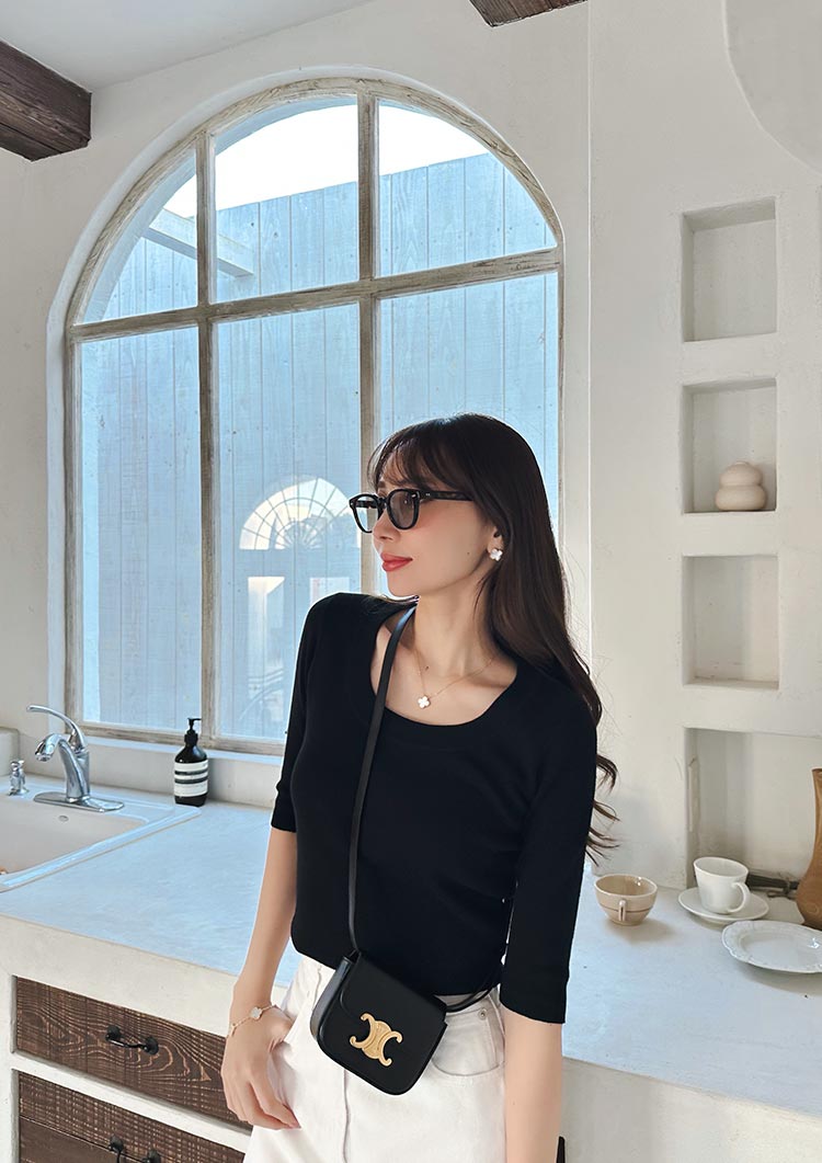 Deep U neck Knit top LD046