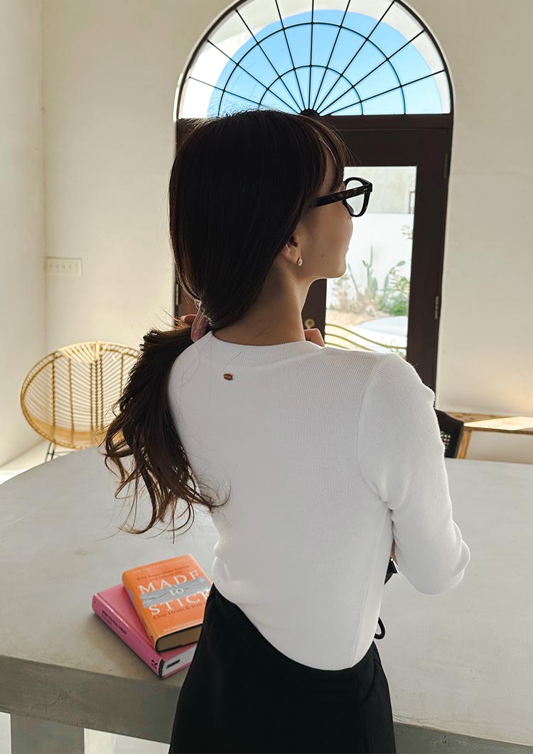 Deep U neck Knit top LD046