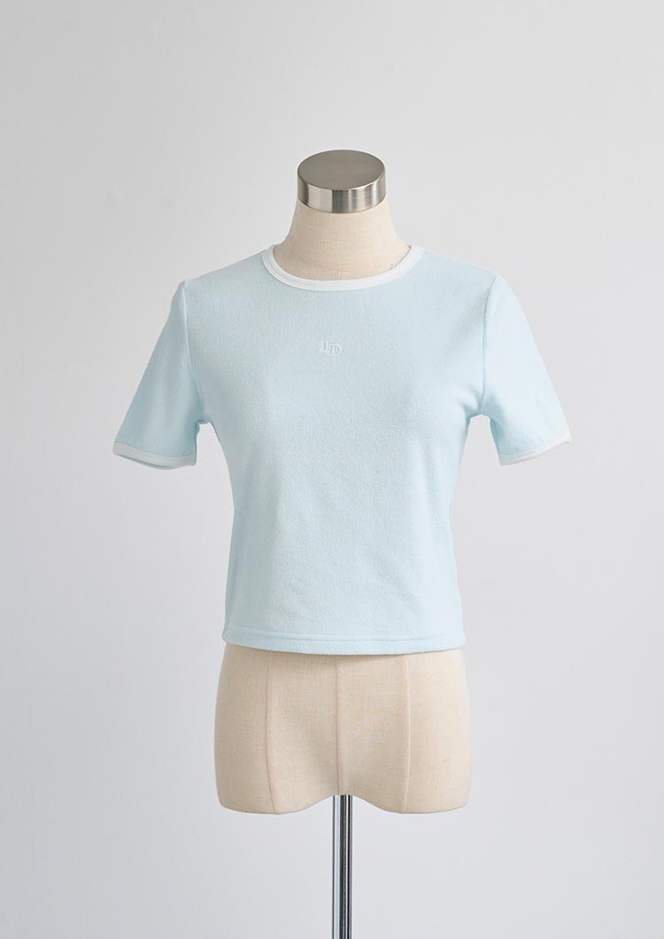 Pale blue×White